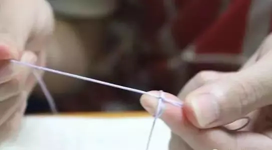 橄榄核雕手串如何打流苏视频,菩提手串有流苏和跑轮该怎么盘呀