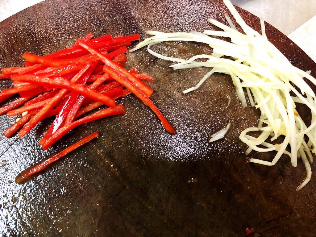 凉拌黄瓜时，切完记住别直接拌！多加1步，黄瓜又香又脆，超入味