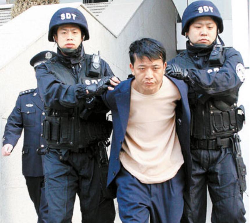 5000万买彩票盗窃案 (银行职员盗窃5100万只为买彩票)