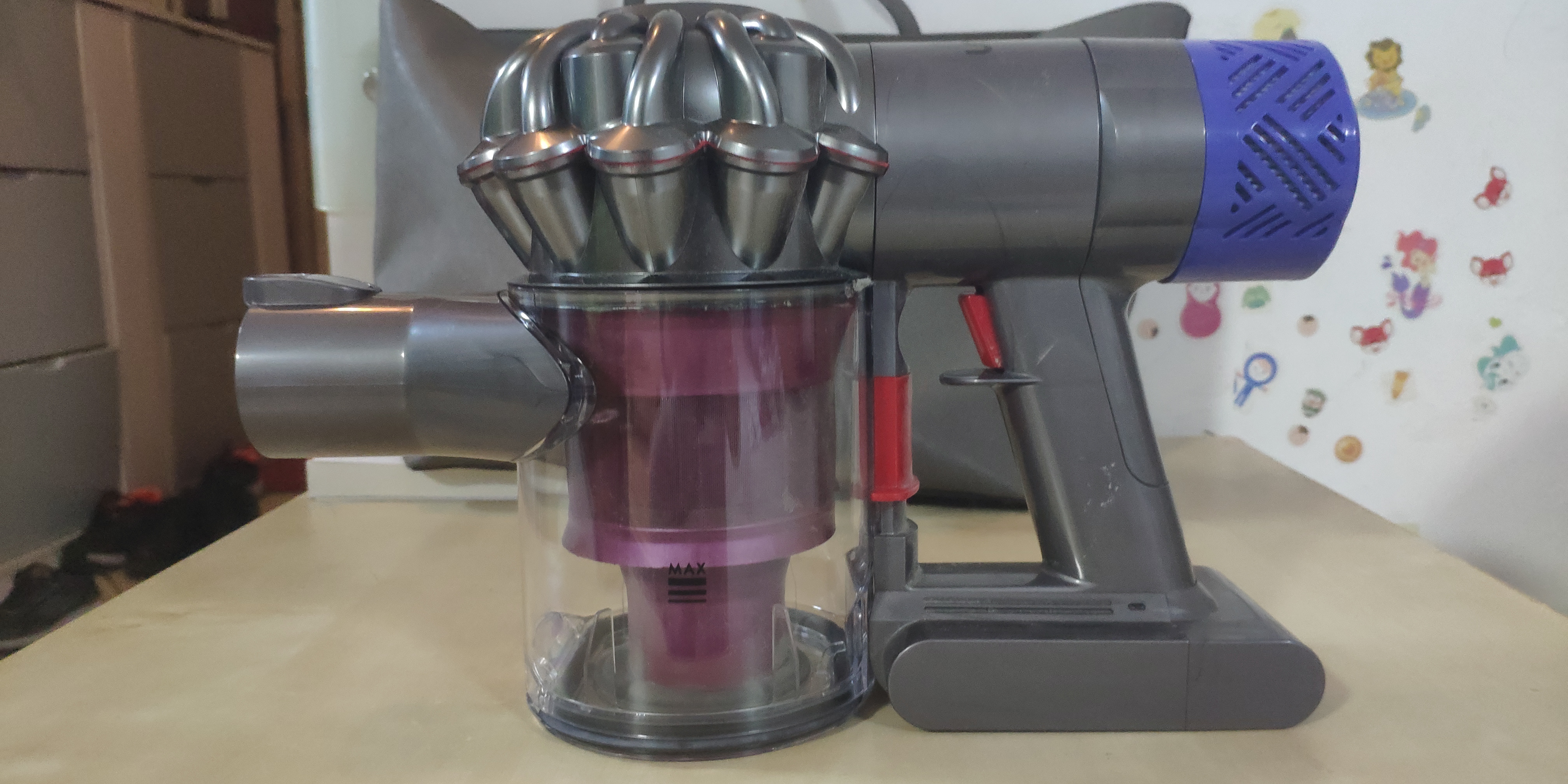 戴森吸尘器v6灰尘盒拆卸,戴森v6吸尘器除螨器拆洗