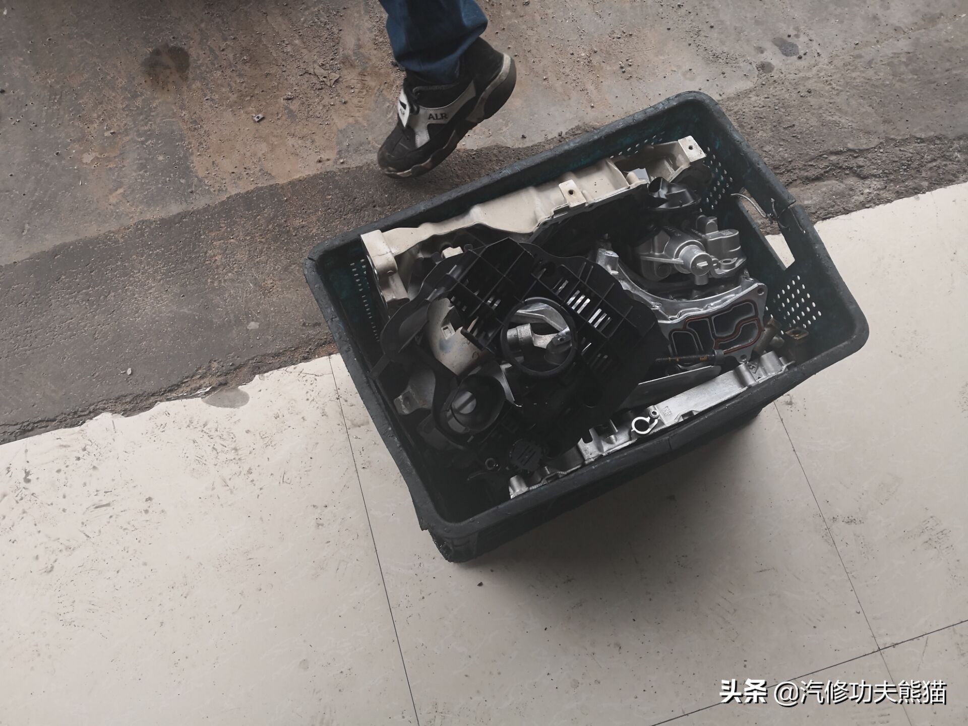 奥迪q53.2自吸发动机烧机油吗,12款奥迪q5发动机烧机油改进