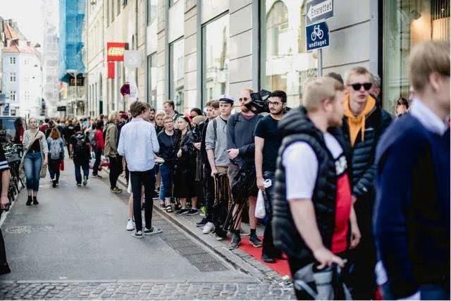 1975年荷兰*麻大**合法化，赚得盆满钵满，25年后因此还宣布出租监狱