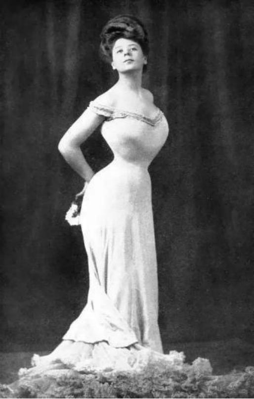 小脚裤已过时今年流行,现在怎么流行小脚裤了