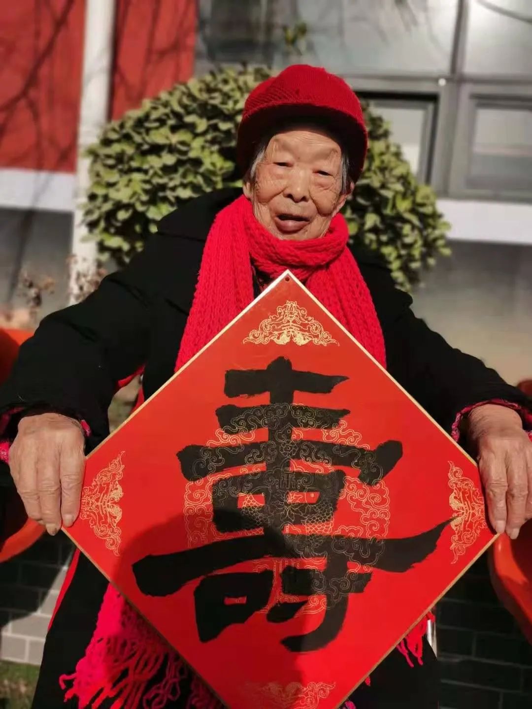 大家评价下,韩奶奶自己网购的唐装好看不