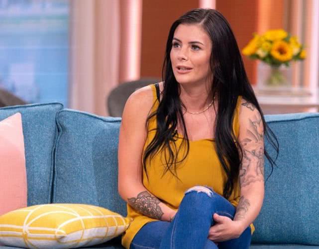 女子中奖1000万分半年挥霍一空,女子中奖1500万低调生活18年