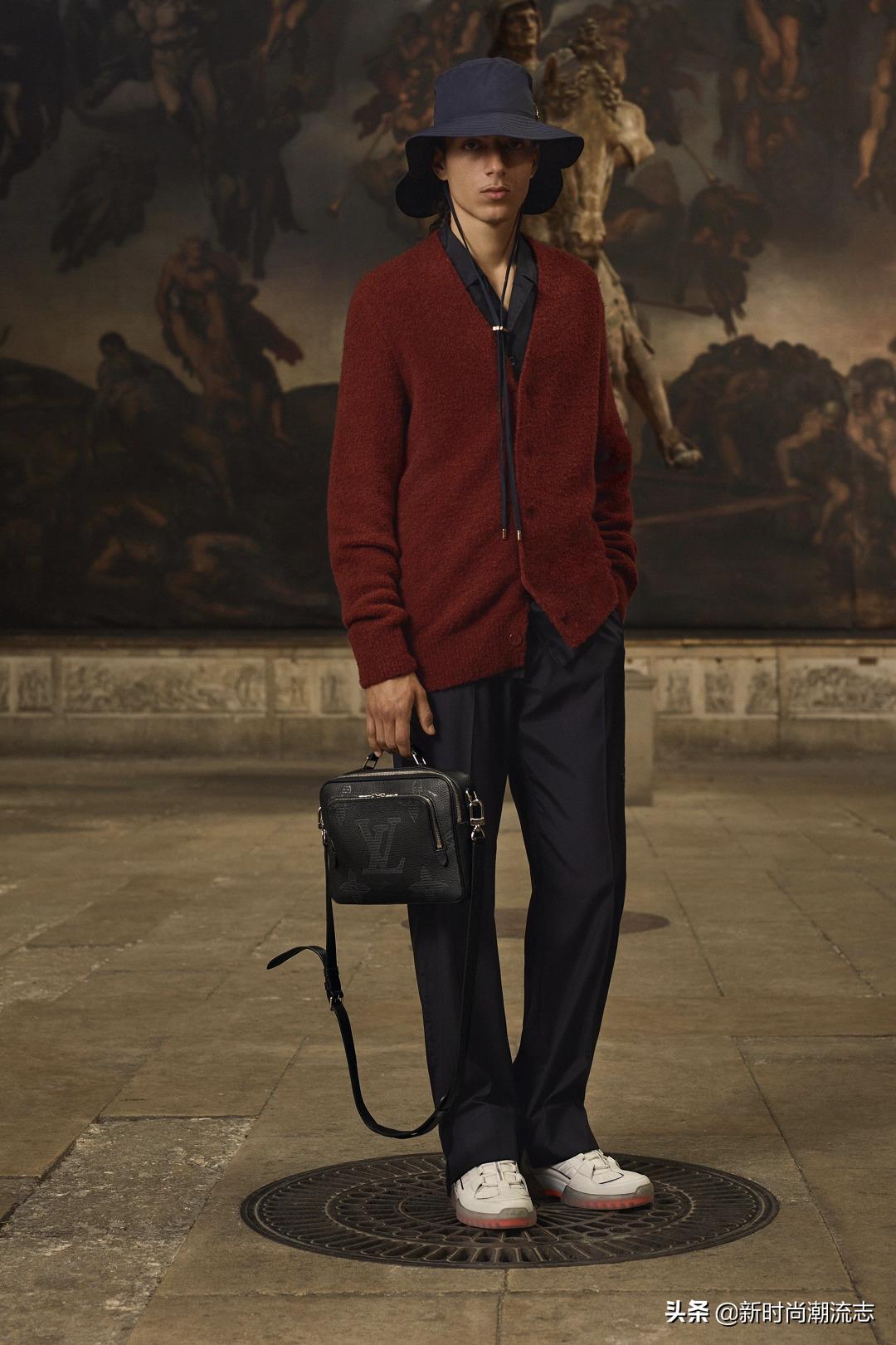 新男款lv包单肩斜挎包带按扣,lv2023早春男装包刺绣