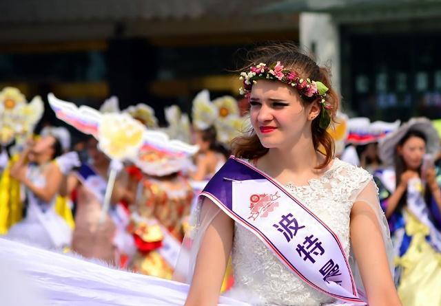 俄罗斯女孩在黑河干什么工作,俄罗斯女性一般做什么工作