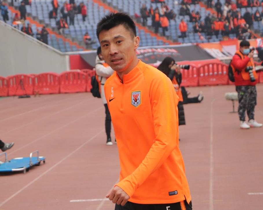 足坛曾经的追风少年,李霄鹏中卫鲁能