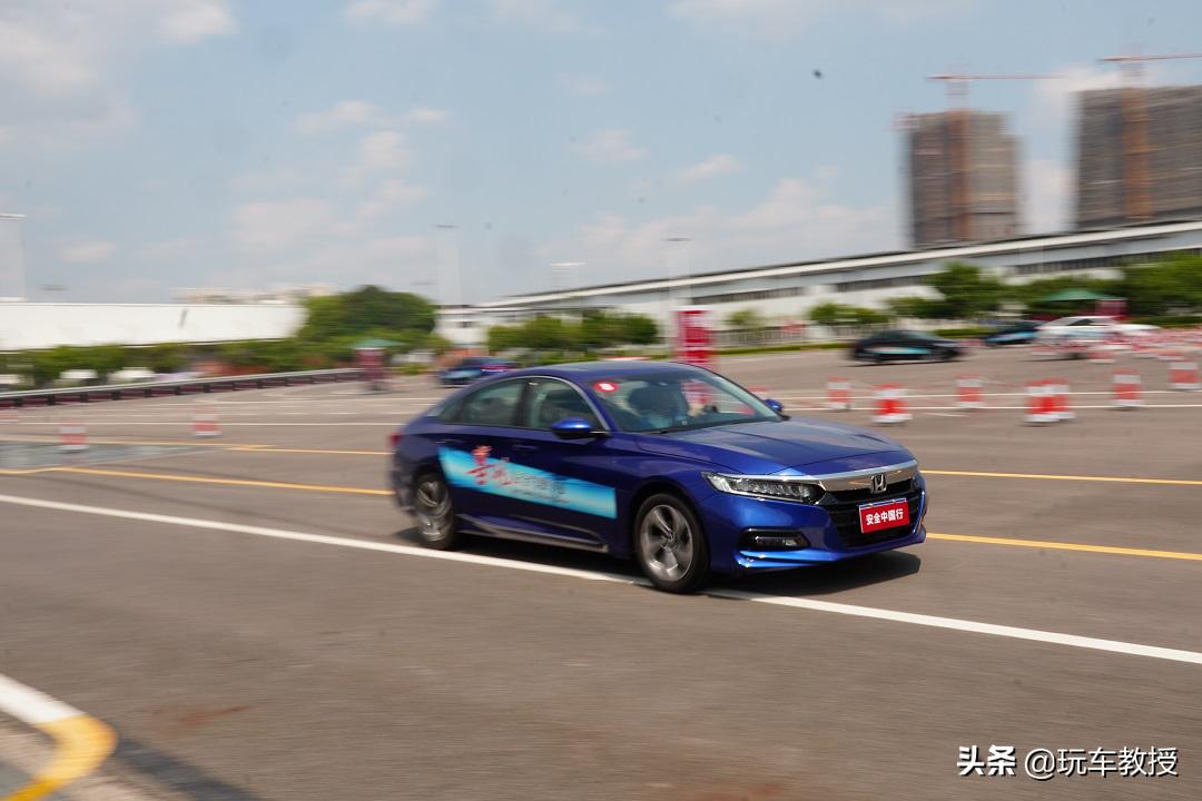 进攻型驾驶有哪些技巧,简述防御性驾驶的操作方法