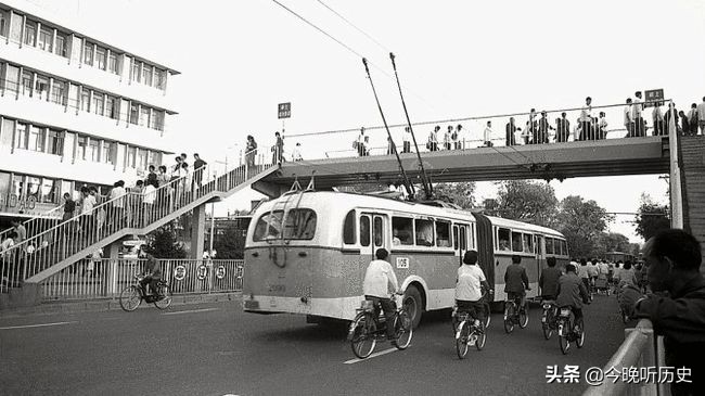 美国枪械记者受邀参观386厂，回国马上购买一支中国AK，收藏至今