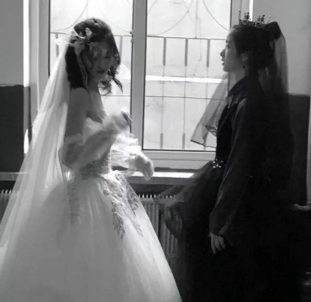 闺蜜基友开黑头像|空白的纸上，有过泪的划痕