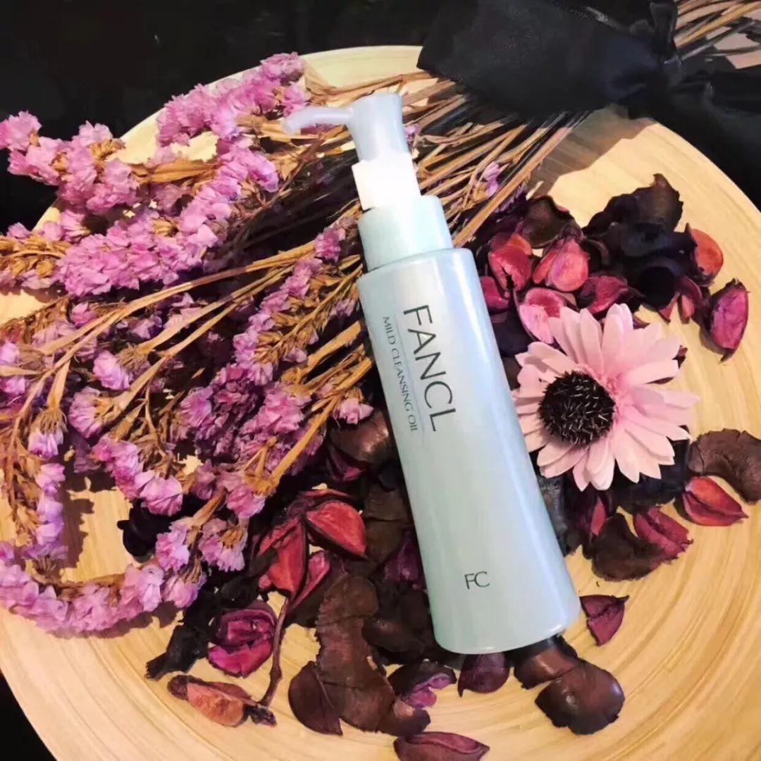 最近长痘痘和闭口适合什么卸妆油,混合皮闭口推荐的卸妆油