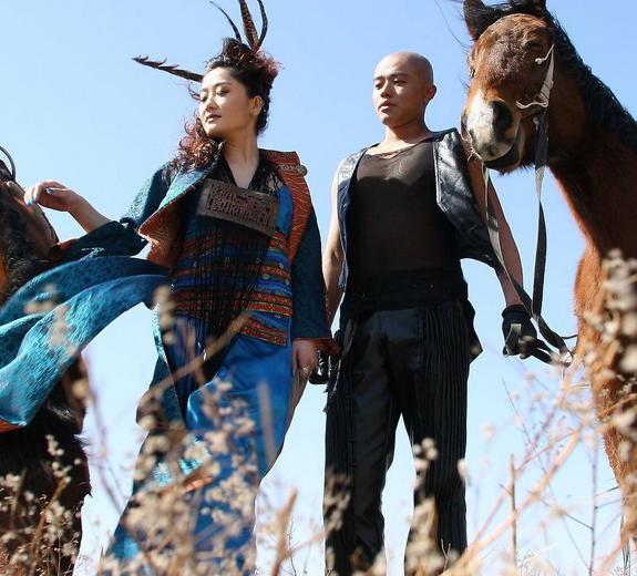 “幸运儿”凤凰传奇走红秘史，和捧红他们的幕后金主