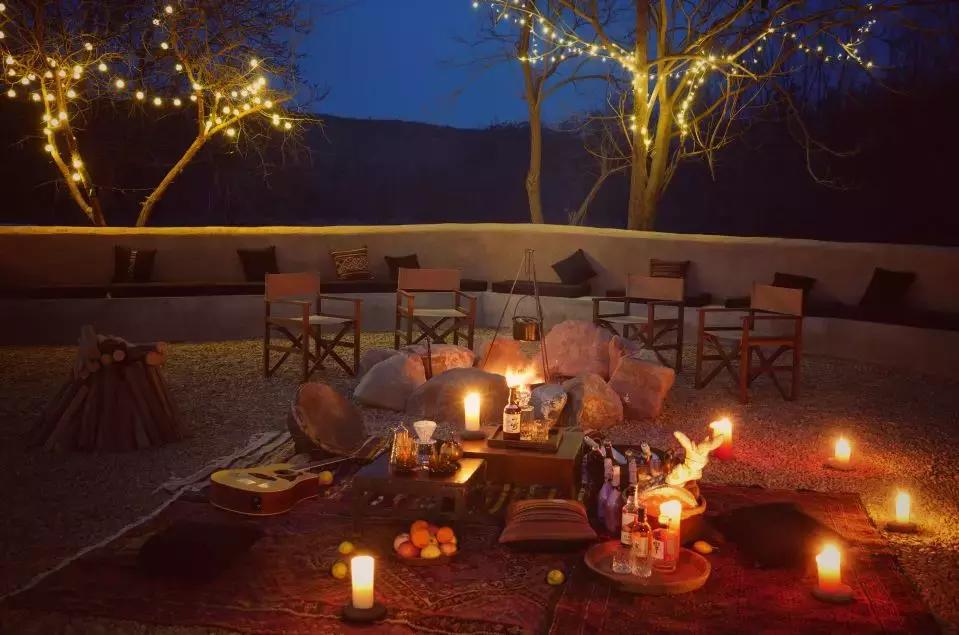 把泳池搬进沙漠，圈黄河做庭院，一个男人的西部世界，可以有多野