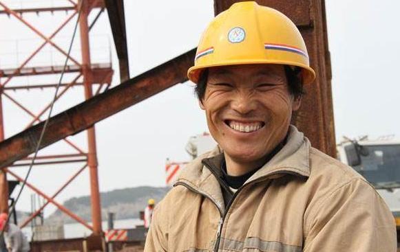 在外打工儿子不跟我亲,外地打工回家儿子不认识