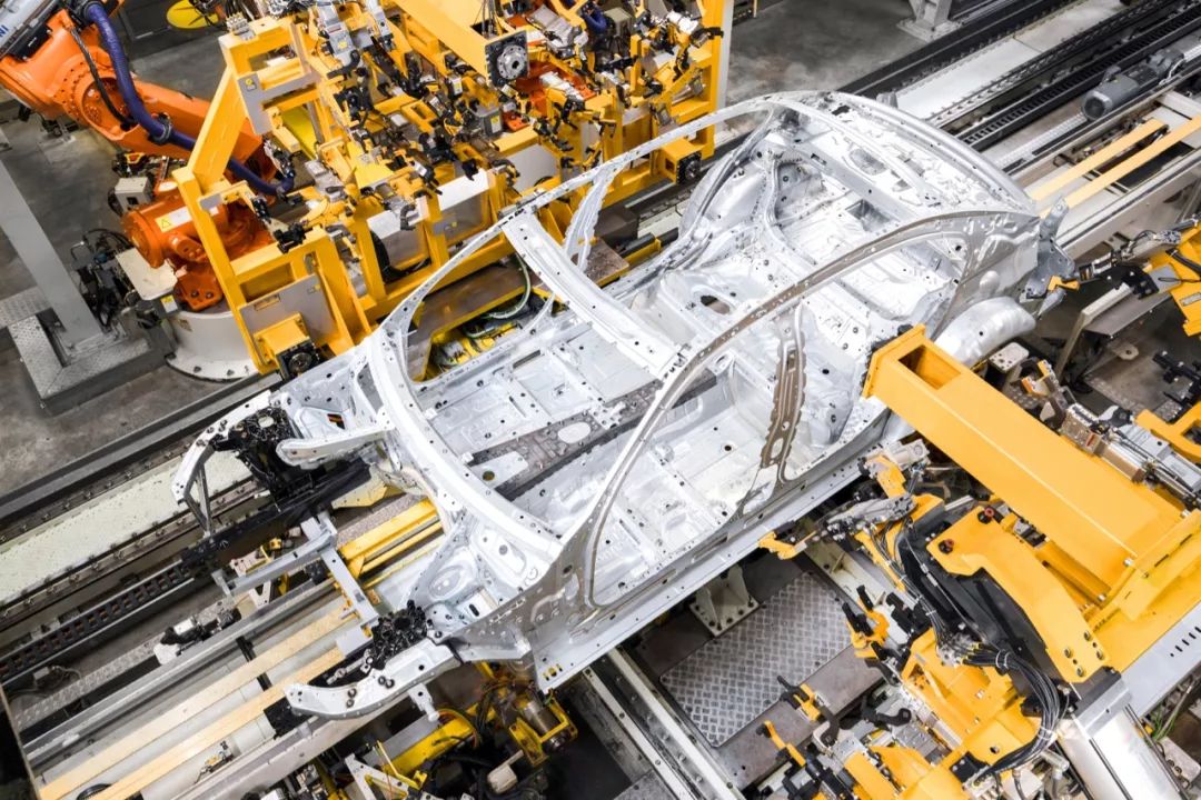 日本墓碑断货，新娘没婚纱穿，谁在为断供的“中国制造”买单？