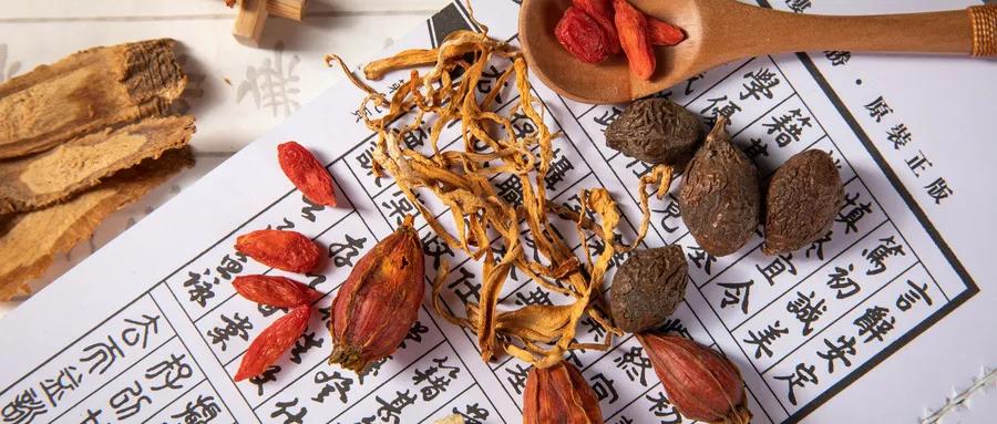 卵巢癌喝中药能不能控制肿瘤发展,卵巢癌可以用中药治疗吗