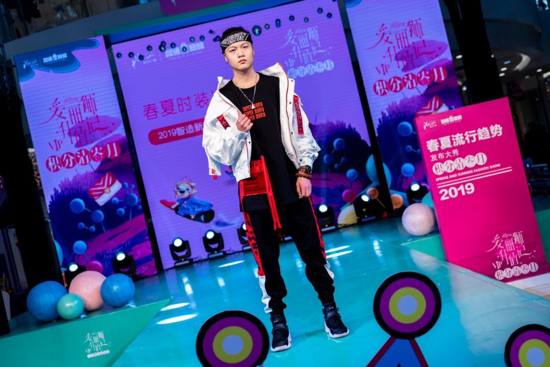 苏宁广场“智造星物种”极智开启，三月“爱丽狮”领跑女性消费