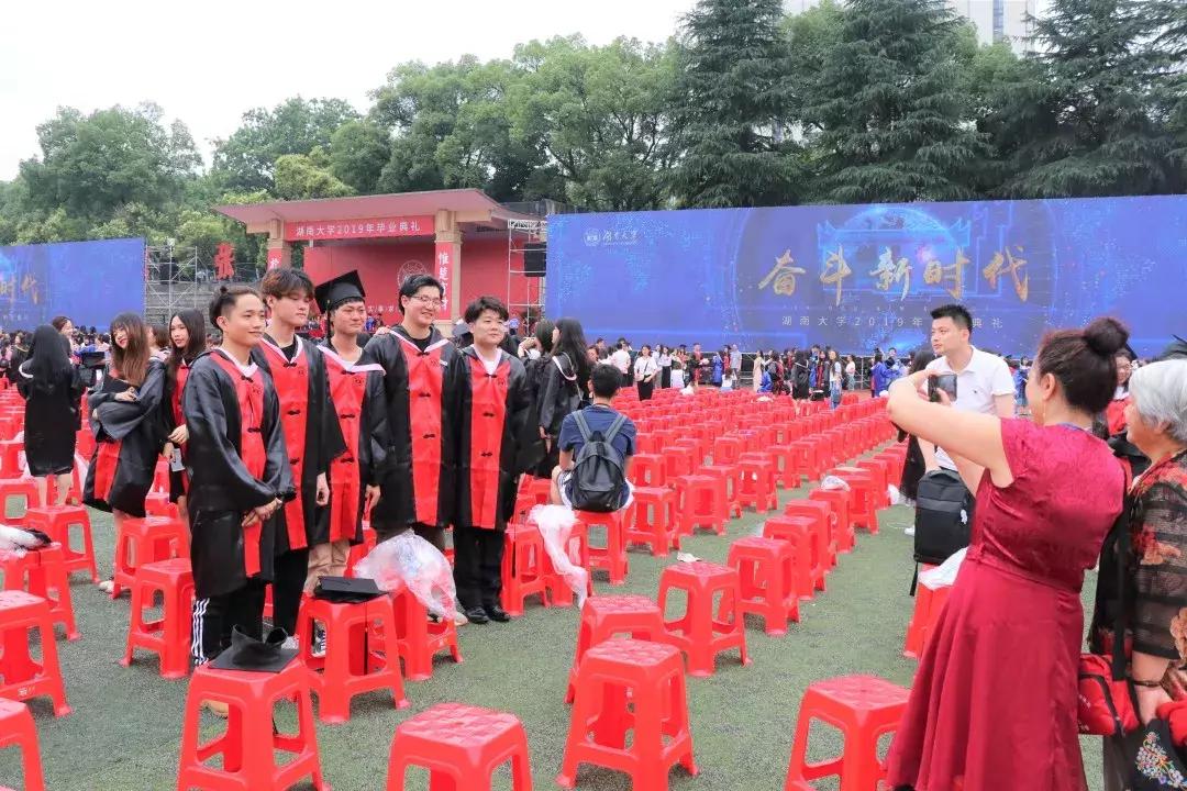 毕业啦难舍难分,毕业啦很舍不得离开