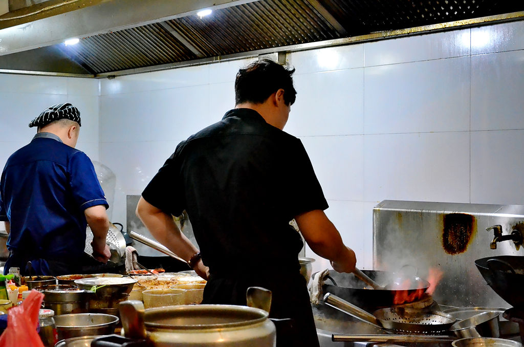 摄影艺术家走进河南洛阳「徐州人家土菜馆」喜迎中秋佳节