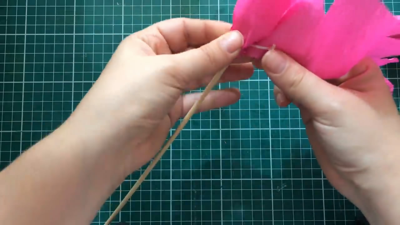 褶皱纸折花大全简单又漂亮,褶皱纸花教程简单好看