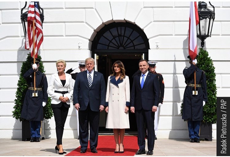 她打遍天下无敌手，红裙让丹麦王妃惨败，同框梅拉尼亚也是稳赢