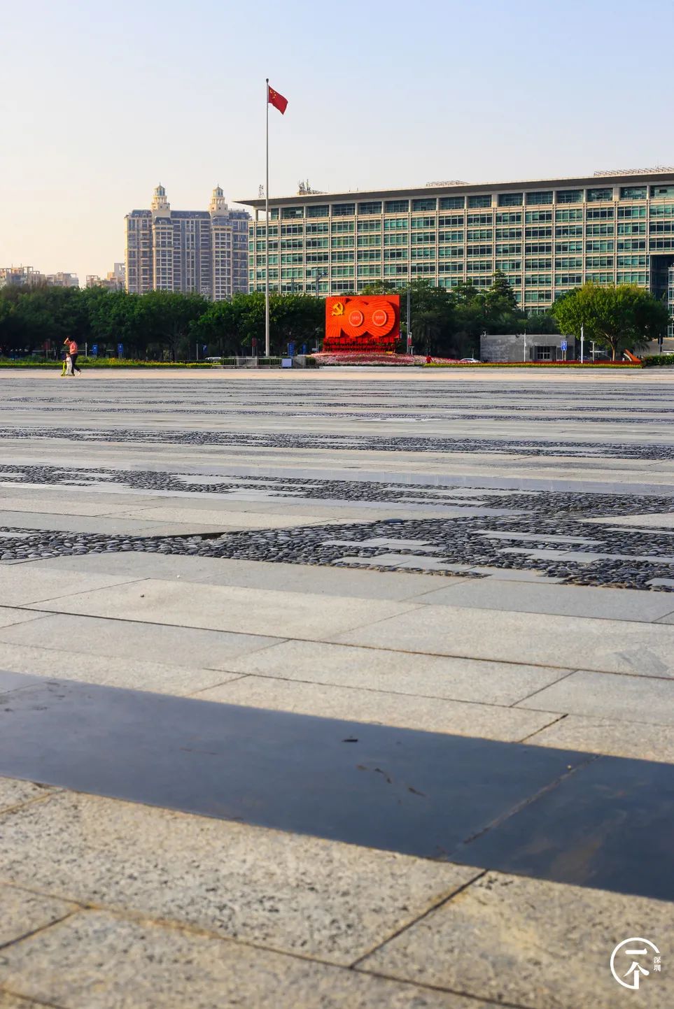 2000万在深圳能买到别墅吗,2000能在深圳租到怎样的房子