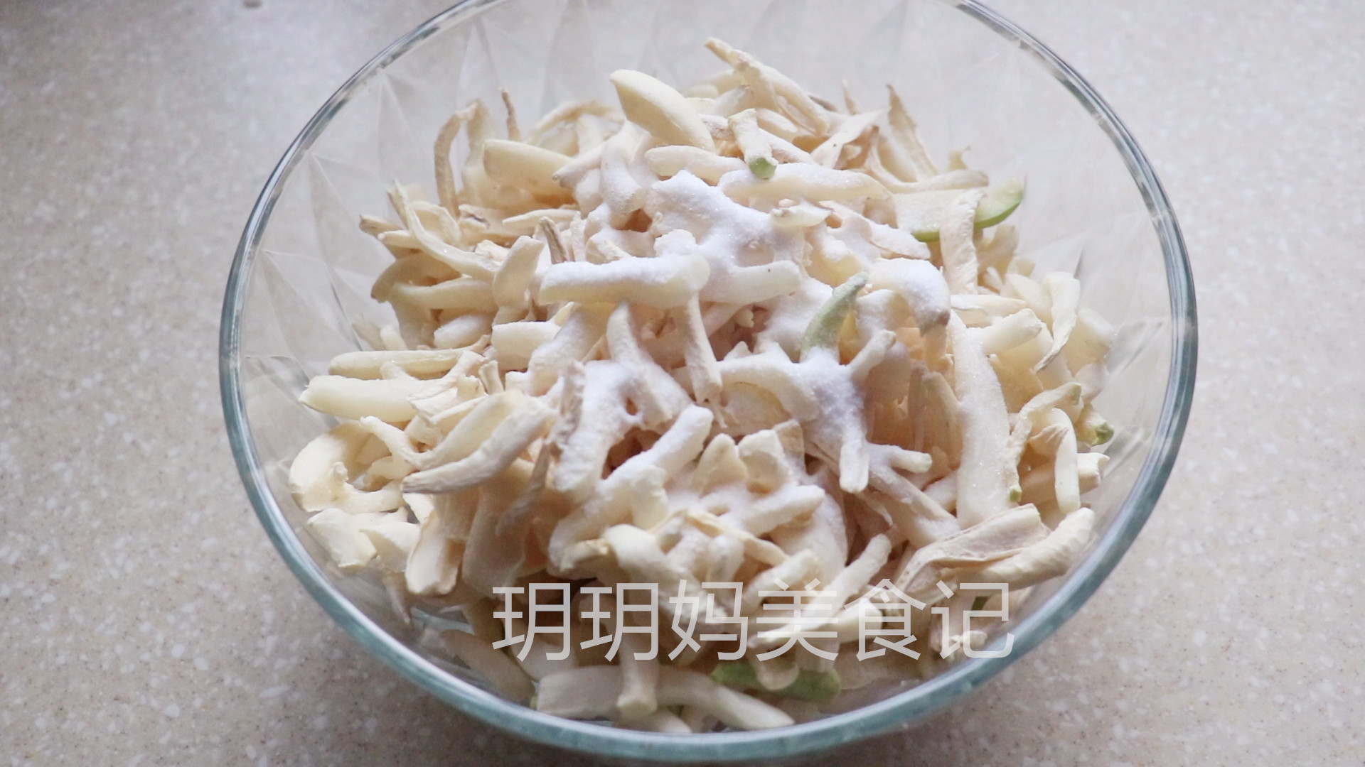 萝卜干的腌制方法和步骤酸甜不坏,腌制整个萝卜干的方法简单