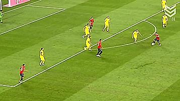 足球常用的传球方式,足球运球传球技巧