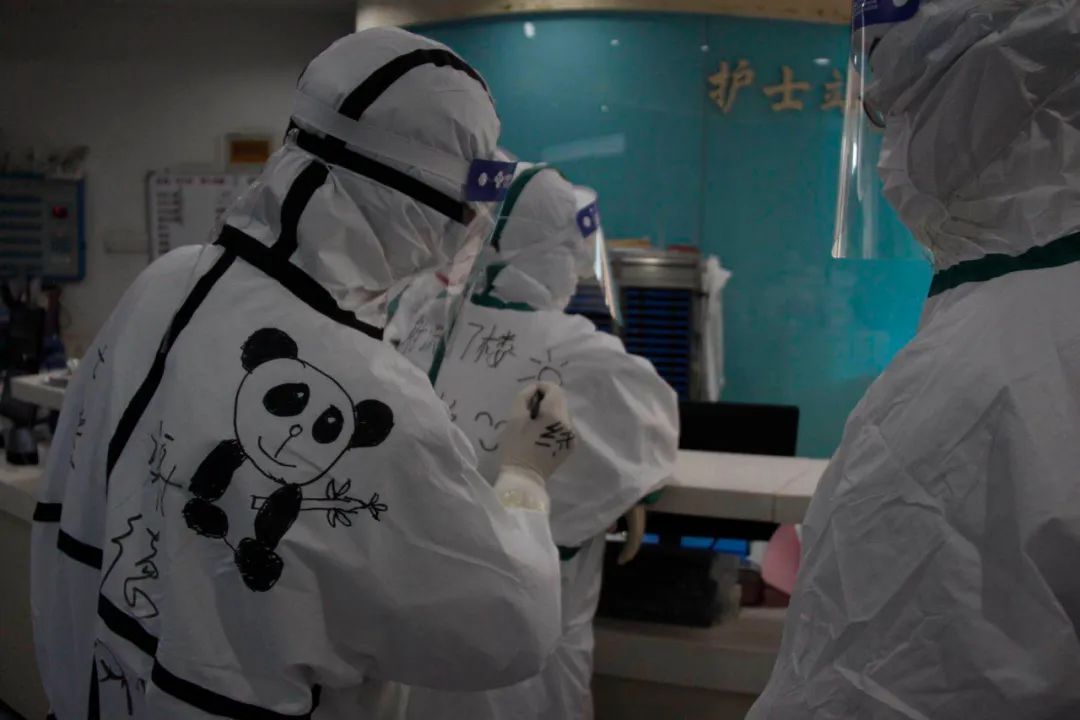 转走了最后一个新冠病人，103岁的红十字会医院终于恢复常态