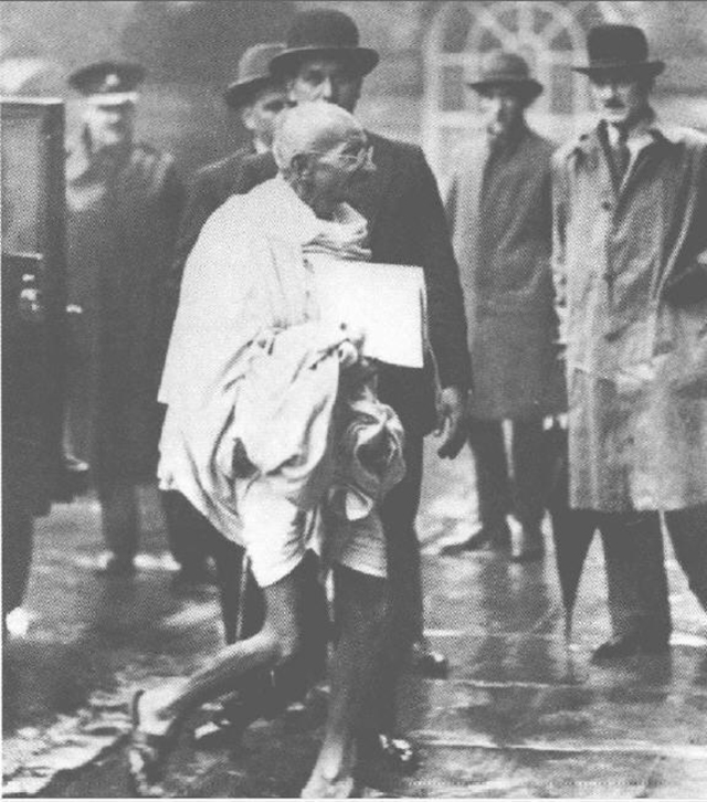 甘地选择非暴力不合作的原因何在,甘地的非暴力不合作运动的评价