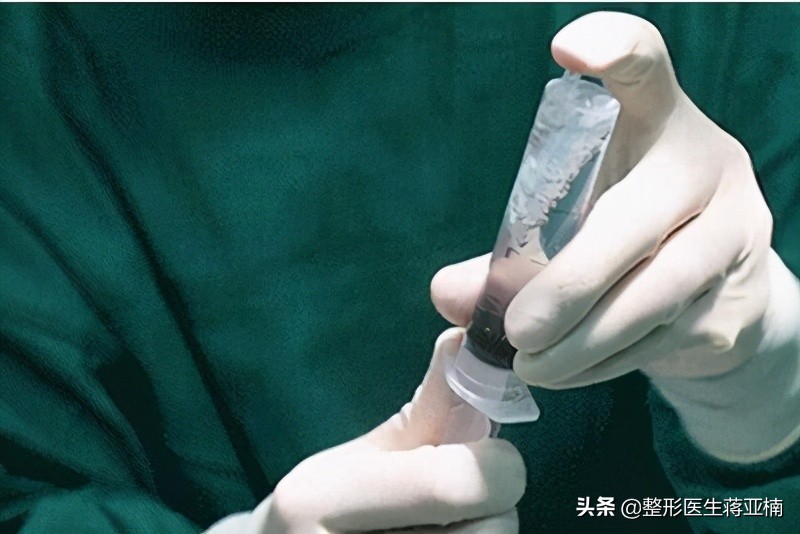 膨体隆鼻感染的症状是什么,膨体隆鼻感染不取出不行吗