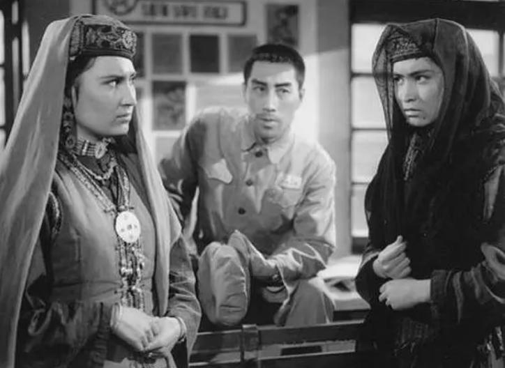 华语十大谍战片,李克农促成经典,其中一部是《无间道》的老祖宗