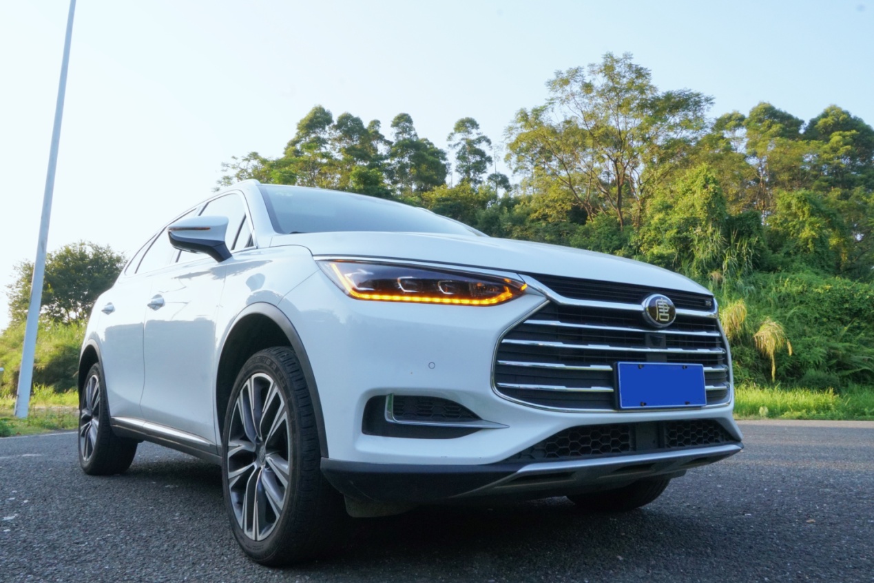 比亚迪唐燃油版和汉兰达,汉兰达对比比亚迪唐燃油