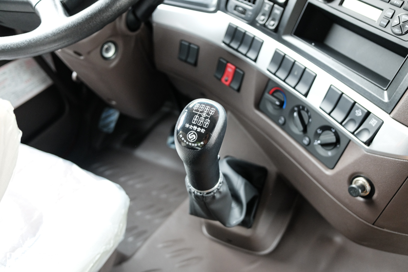 30万左右的卡车,30万国六牵引车