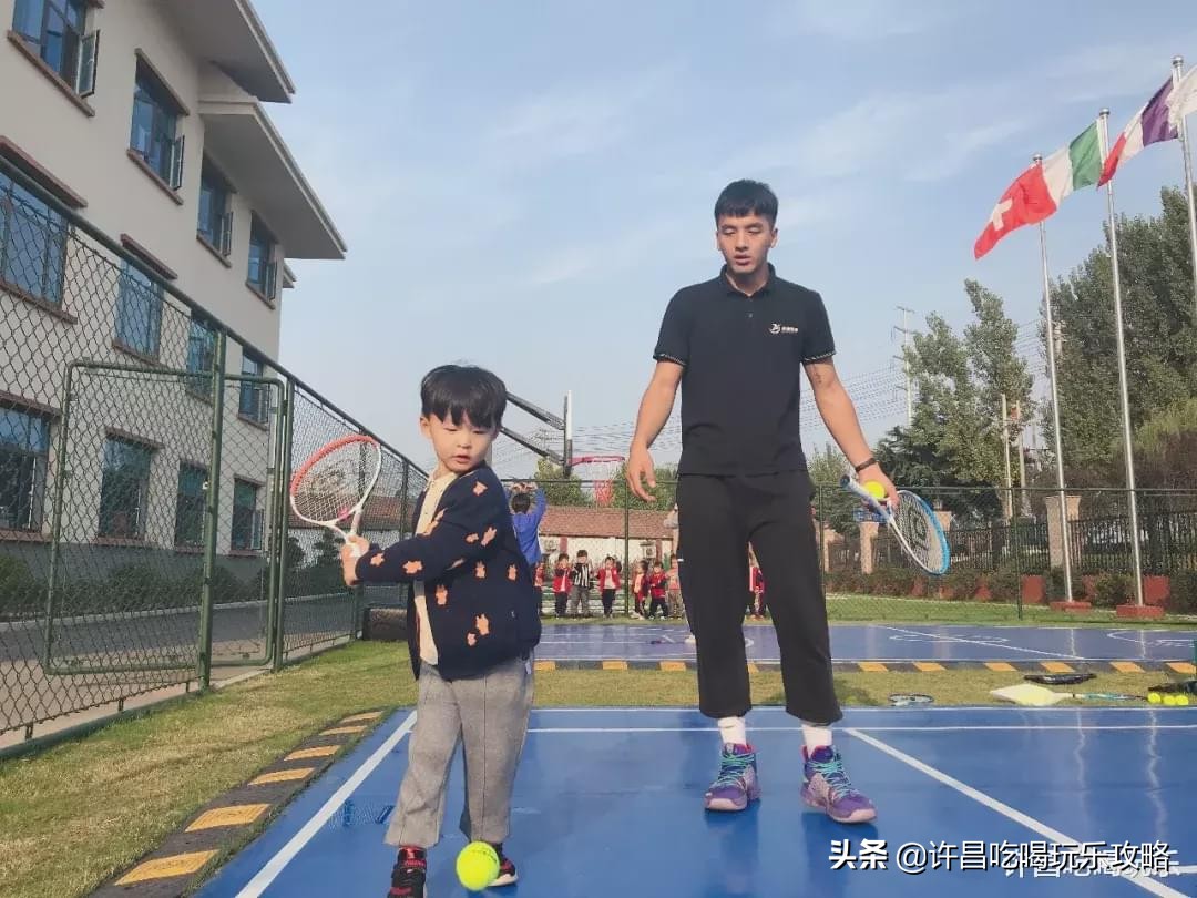 高尔夫球场、外教老师、恒温游泳池，这是什么神仙幼儿园？