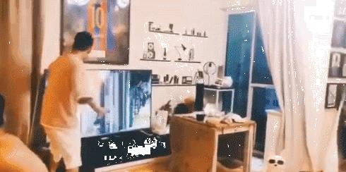 巴萨布斯克茨假摔偷笑,巴萨人对苏醒砸电视的看法