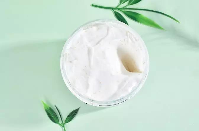 林允美白秘籍是坚抹身体乳!评测英皇室百年牌子身体乳有多好用?