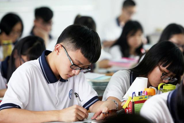 高职和职高的区别,高职跟职高的区别