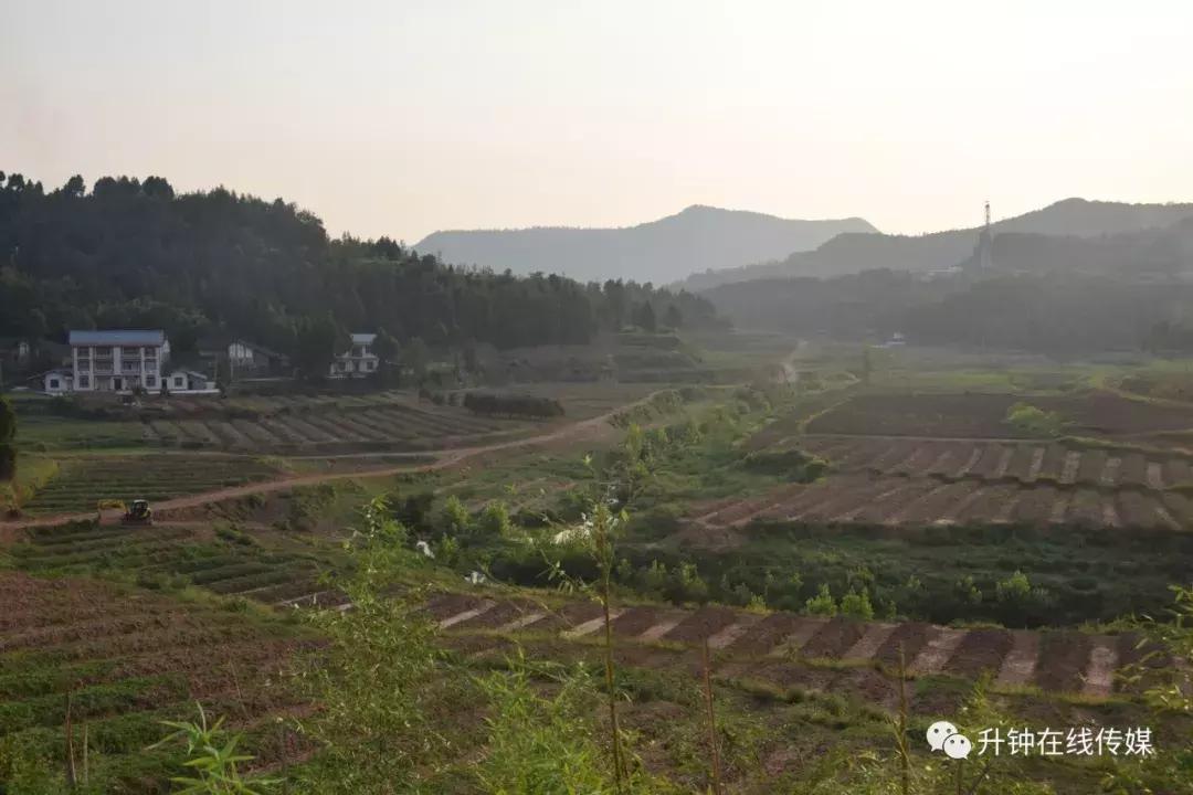 升钟镇玉眉山村,玉眉山村