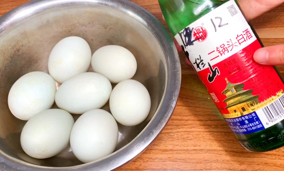 腌咸鸭蛋要不要十三香,腌咸鸭蛋要不要加花椒