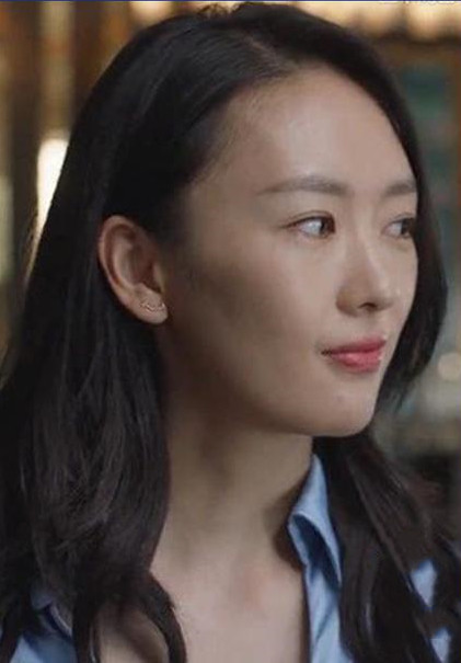 顾佳戴的项链是玫瑰金还是黄金,三十而已顾佳戴的那款项链叫什么