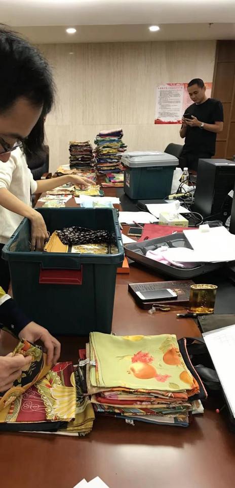 上千条大牌丝巾被法拍曝光银行大案：市场推广经理侵占公款2千万