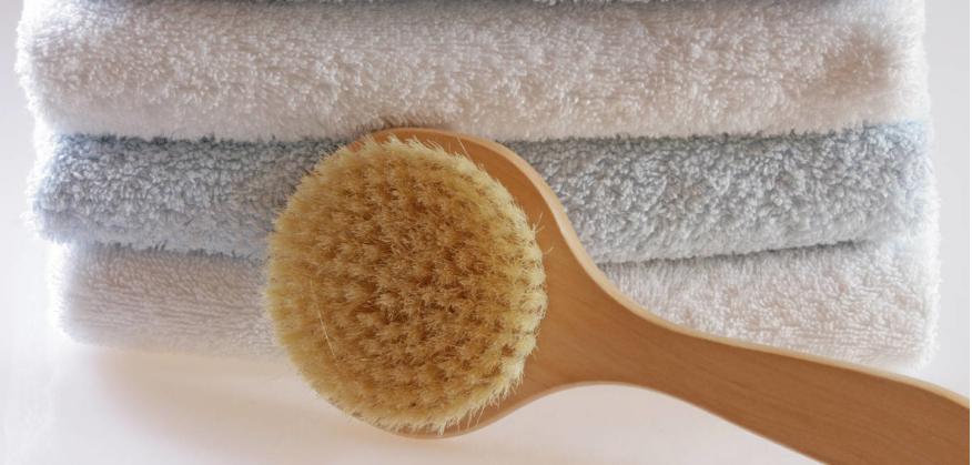 衣服掉色怎么办一招教你解决,爱掉色的衣服怎么洗不掉色