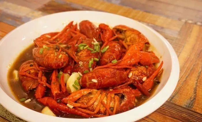 南宁美食推荐必吃龙虾,南宁最好吃的五香龙虾