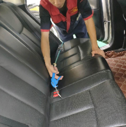汽车异味全车清洗,汽车内饰有烟味怎么清理