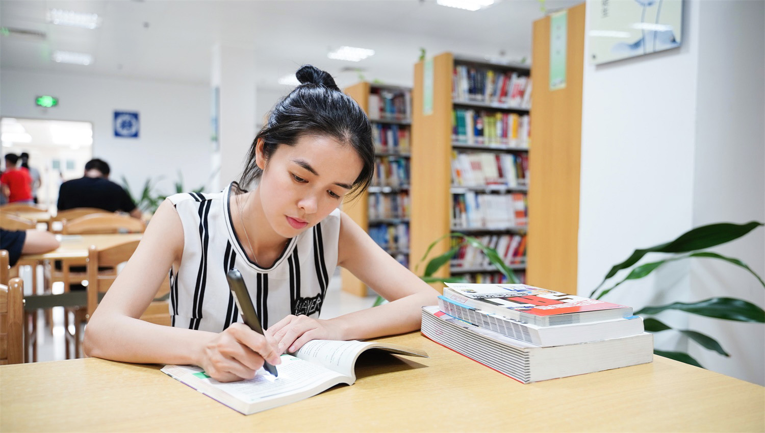 网易有道词典笔2.0体验:不到800块就请了个终身“外教”