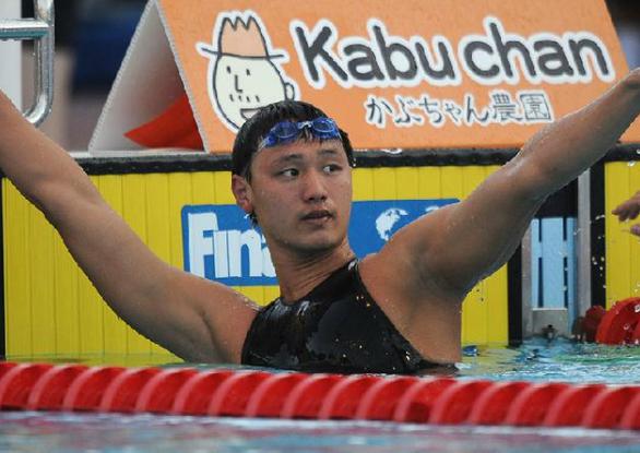 为什么鲨鱼皮泳衣特别难穿,鲨鱼皮泳衣创造的纪录有效吗