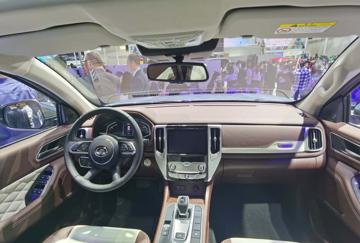 吉利星瑞和高尔夫8哪个更值得买,高尔夫和星瑞