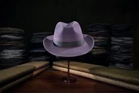 帽子戏法衣服穿搭,穿搭帽子选什么颜色的